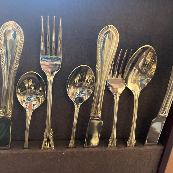 New 24KT Gold Plated Cutlery/Flatware Set in Wooden Chest - Picture 8 of 10